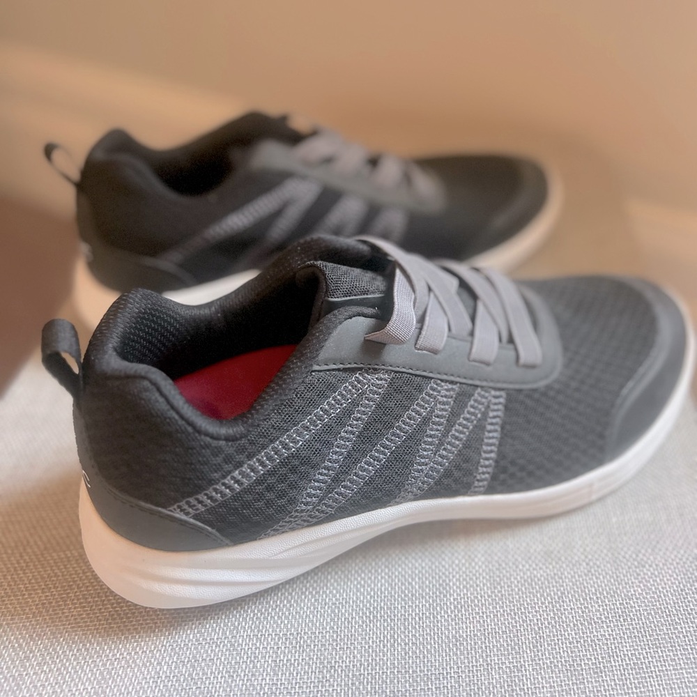 NWOT Vionic Shay Athletic Shoes Size 8.5